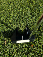 Load image into Gallery viewer, Odyssey Ai One #7 Armlock 42" Putter
