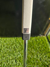 Load image into Gallery viewer, Odyssey Ai One #7 Armlock 42" Putter
